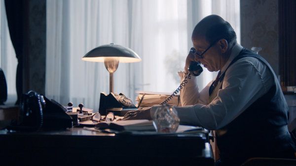 Do distribuce film Masaryk vstoup&iacute; teprve 9. b�ezna. Velmi pravd�podobn� u� tou dobou na kont� bude m&iacute;t n�kter&eacute; ceny �esk&yacute; lev.