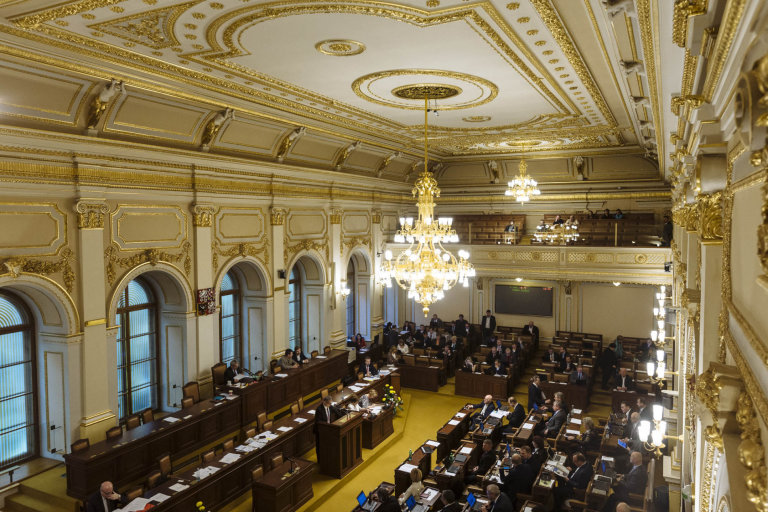 Hlavní sál Poslanecké sněmovny - Ilustrační foto. (Foto: Archiv HN) Hlavní sál Poslanecké sněmovny - Ilustrační foto.