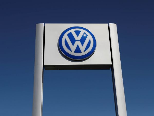 Koncern Volkswagen za�al prod&aacute;vat p�es internet ojet&eacute; vozy.