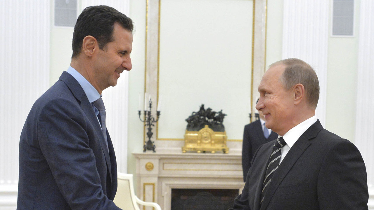 Syrsk prezident Bar Asad se svm ruskm protjkem Vladimirem Putinem.