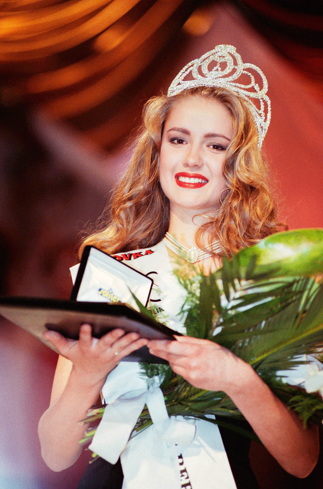 1995 - Monika Žídková, provdaná Brzesková. Starostka města Kravaře.
