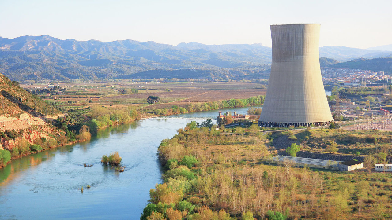 panlsk eka Ebro slou jako zsobrna vody pro jadern elektrrny