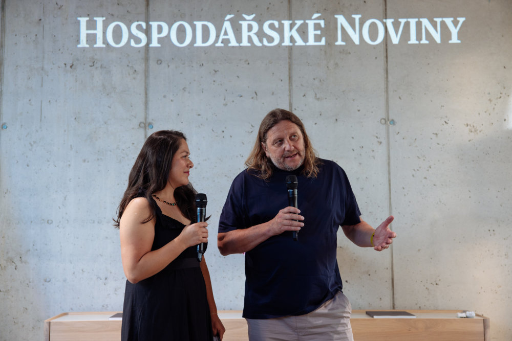 Červnové setkání magazínu PročNe Stanislav Fiala je autorem domu Komunardů XXXV, kde akce probíhala. Promluvil mimojiné o egu, které může architekty svést z cesty.
