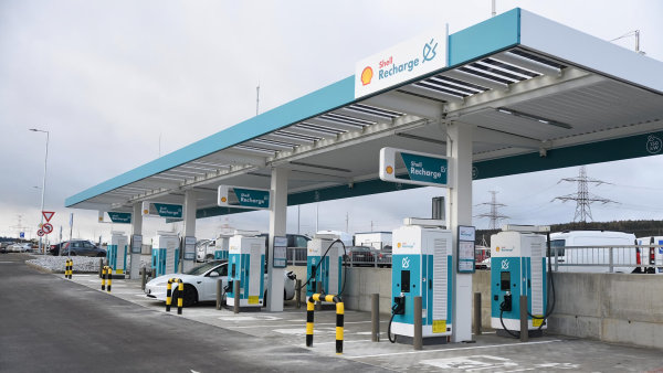 Benzinek je v Česku přespříliš, přesto jsou pro pumpaře stále terno