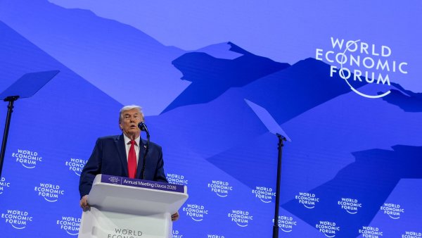 Může za to přistěhovalectví a zelená politika, vysvětloval Trump v Davosu, proč je Evropa v problémech