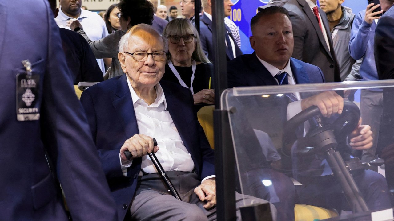 Legend�rn� investor Warren Buffett na v�ro�n�m setk�n� s akcion��i Berkshire...