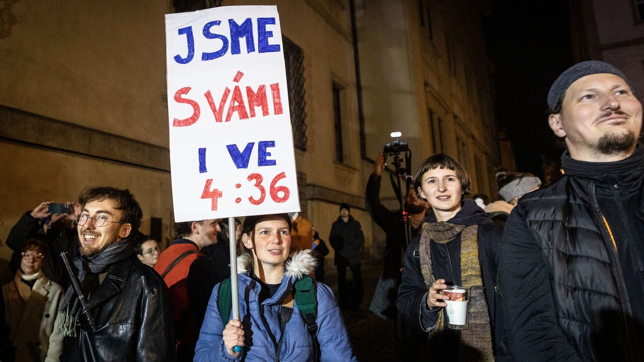 Demonstrace proti zrušení koncesionářských poplatků České televize a Českého...