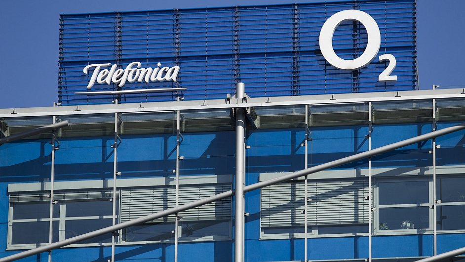 Pár měsíců poté, co slovo Telefónica zmizelo z názvu největšího českého operátora, stahuje se španělská firma úplně i z akcionářské struktury.
