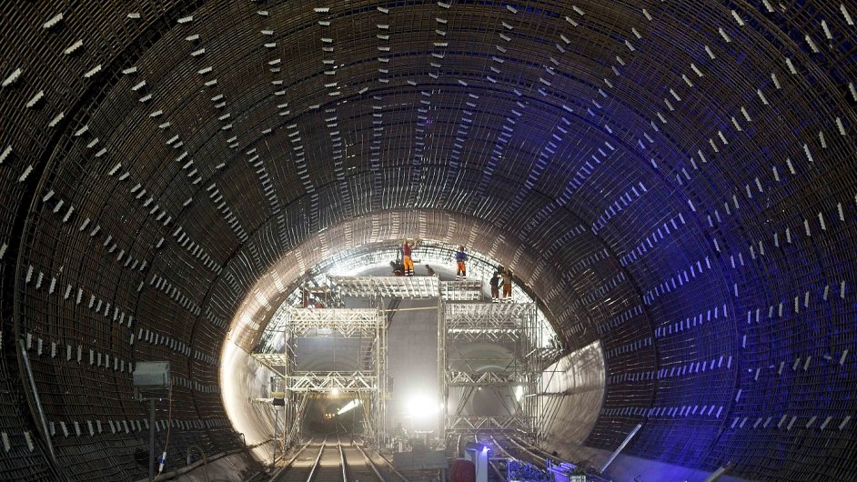 V prosinci 2016 by se ml otevt nejdel eleznin tunel na svt: Gotthardsk patn tunel ve vcarsku.