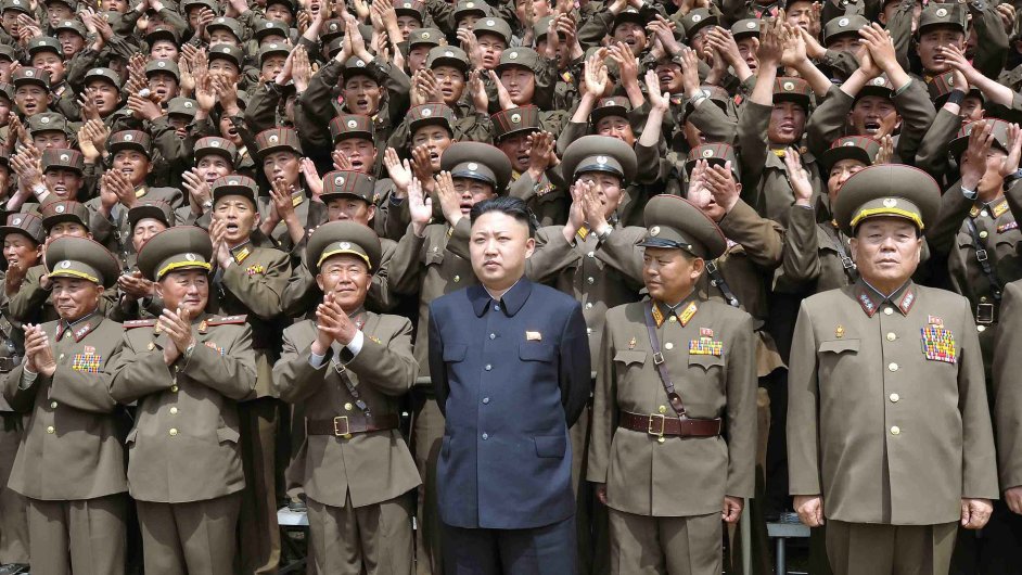 Kim ong-un s hlavnmi pedstaviteli severokorejsk armdy