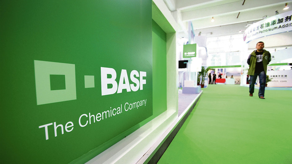 BASF produkuje prmyslov chemiklie, plasty, pesticidy i geneticky modifikovan organismy.