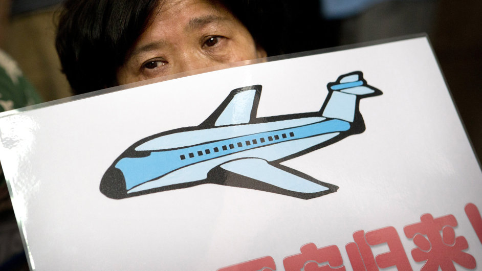 Pbuzn pasara ze zmizelho letadla MH370 demonstroval v Pekingu.