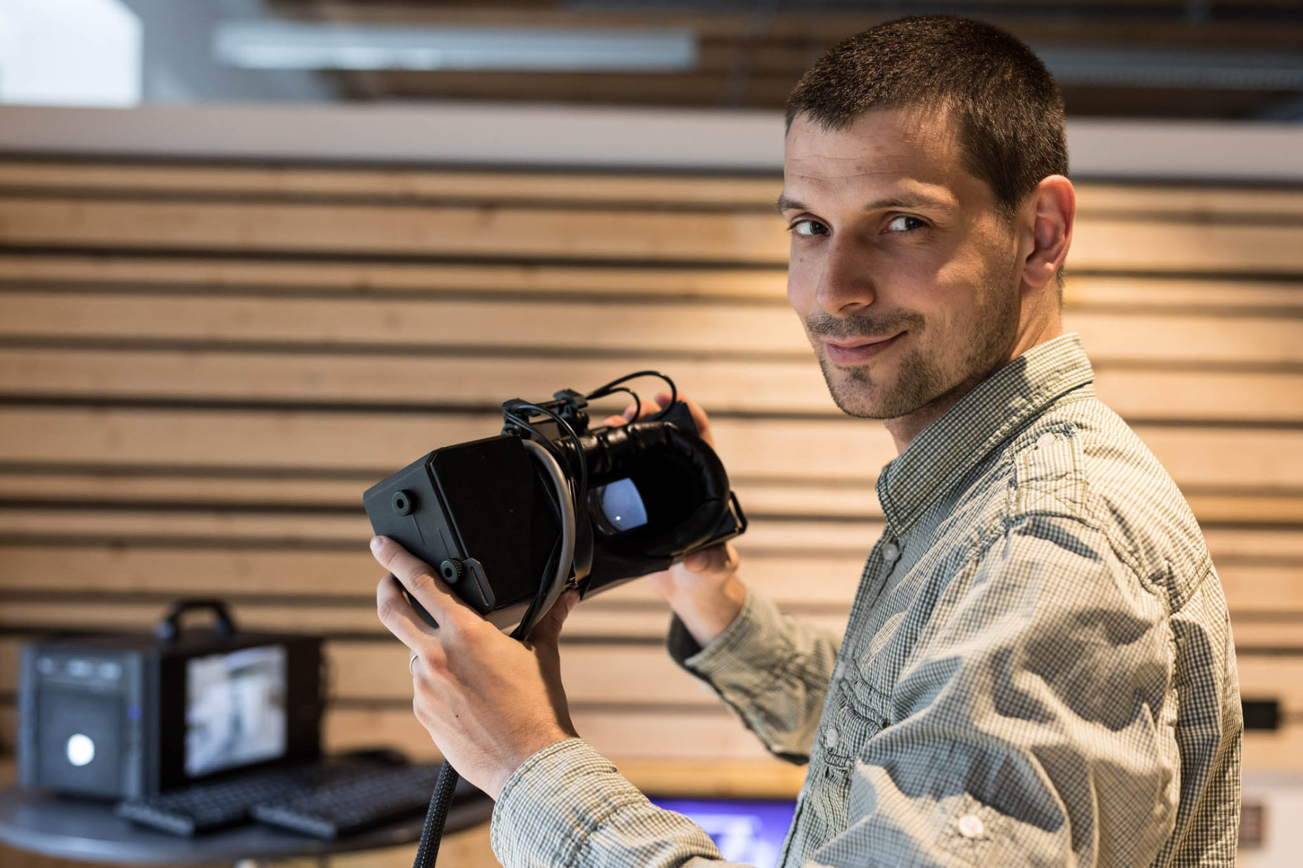 Tvůrce brýlí pro virtuální realitu VRgineers Marek Polčák. (Foto: Etnetera) jarvis_5970e247498e27acf2ef2346.jpeg