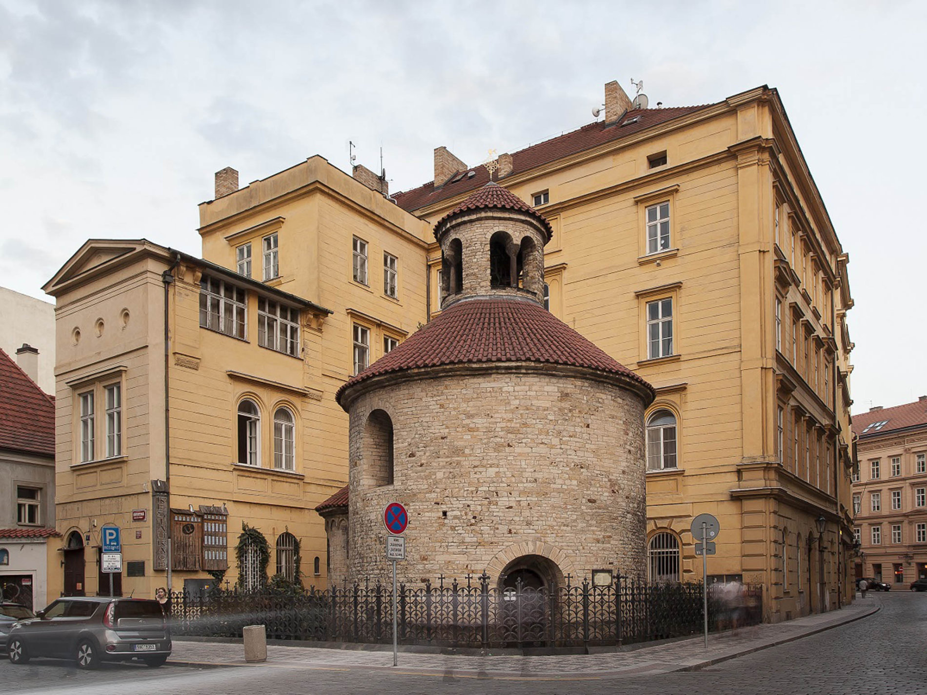 Zeitgeist Asset Management rozšířila své portfolio nájemních domů budovy v ulici Karolíny Světlé v centru hned vedle nejstarší pražské románské rotundy Nalezení Sv. Kříže. (Foto: Zeitgeist Asset Management) jarvis_59c161c5498e27ac0588530b.jpeg