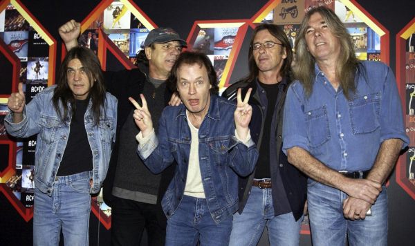 Zem�el spoluzakladatel AC/DC Malcolm Young