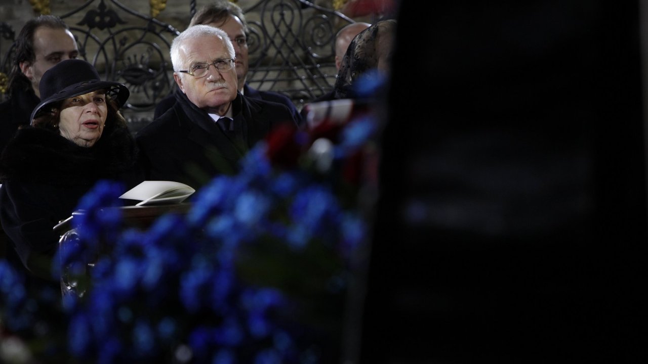 Prezident Vclav Klaus se vyjdil k mrt Josefa kvoreckho.