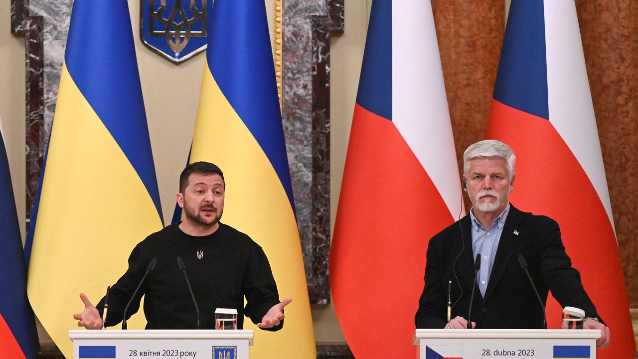 Prezident Pavel na tiskové konferenci v Kyjevì s prezidentem Zelenským.