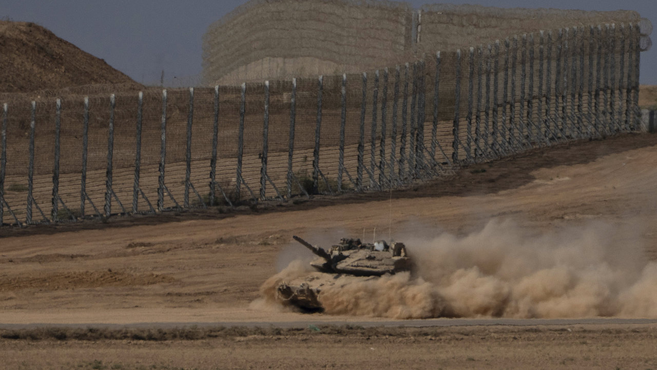 Izraelsk armda zahjila prvn fzi toku na msto Gaza.