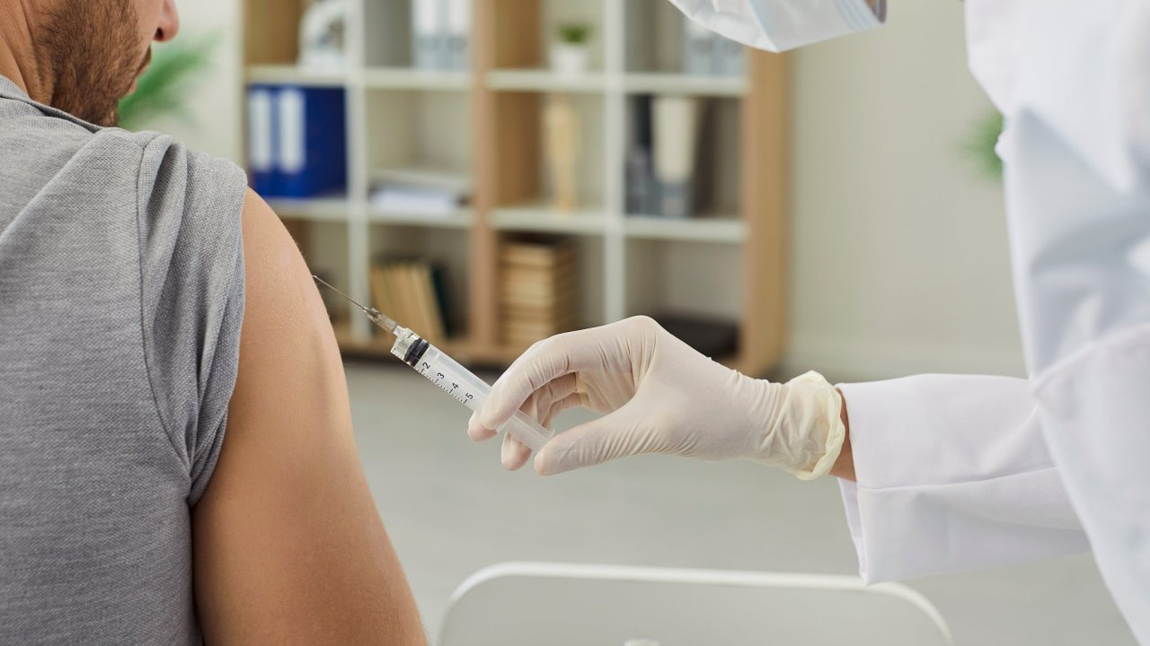 Okovn vlkrnch ano, nebo ne? Pozmovac nvrh, kter zahrnoval monost, aby vpesn vymezenm rozsahu okovn provdli vichni lkai, zubn lkai afarmaceuti, neproel.