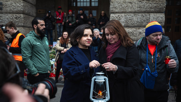 Dva roky od tragédie na FF UK: Kam jsme se posunuli a proč nejde jen o regulaci zbraní