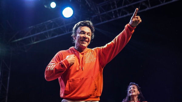 Výdělečná zumba: jak si jednou kolumbijský trenér zapomněl doma kazetu a díky tomu se protančil světem k&nbsp;pořádnému balíku