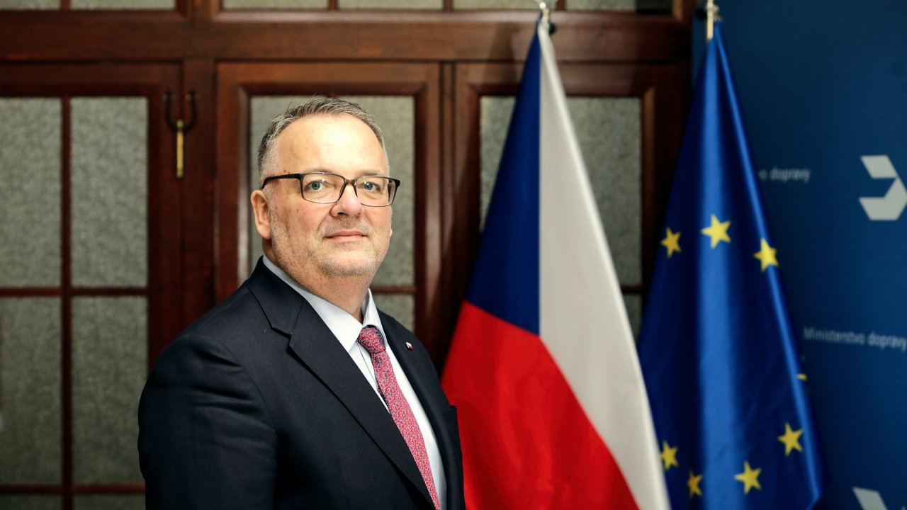 Ivan Bedn�rik se stal ministrem v p�lce prosince, to je�t� ani nem�l �esk�...