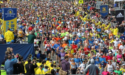 Běžci při startu 117. ročníku Bostonského maratonu