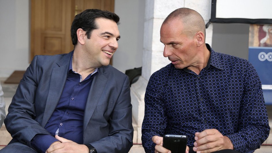 eck premir Alexis Tsipras spolu s novm ministrem financ, ekonomem Janisem Varoufakisem.