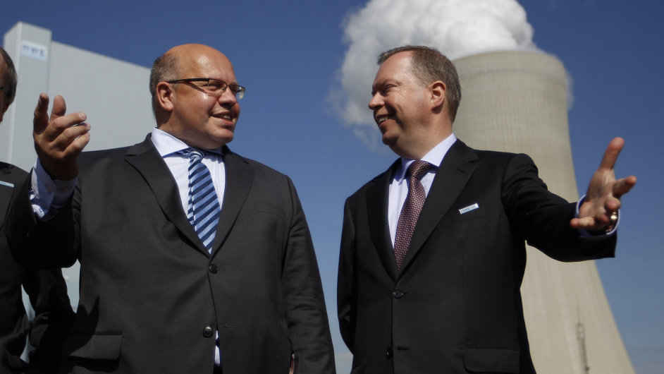 Otevrn nov uheln elektrrny bylo jet v srpnu 2012 v Nmecku udlost, kter se osobn astnili f koncernu RWE Peter Terium a ministr ivotnho prosted Peter Altmaier.