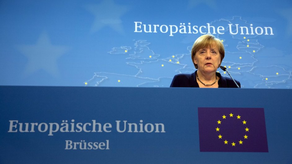 Nmeck kanclka Angela Merkelov na tiskov konferenci po mimodnm summitu pedstavitel eurozny.
