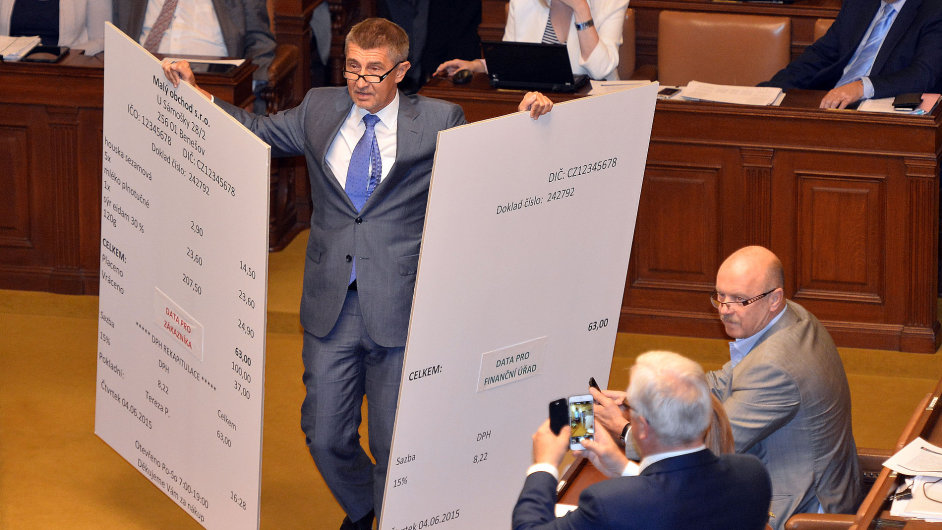 Poslanci debatovali o kontroverzním vládním návrhu na zavedení elektronické evidence tržeb. Na snímku ministr financí Andrej Babiš.