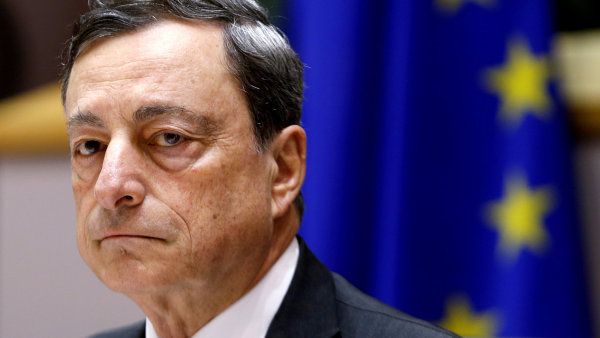 Prezident Evropské centrální banky Mario Draghi prosazuje uvolnnopu mnovou politiku s cílem vrátit se k dvojprocentní inflaci