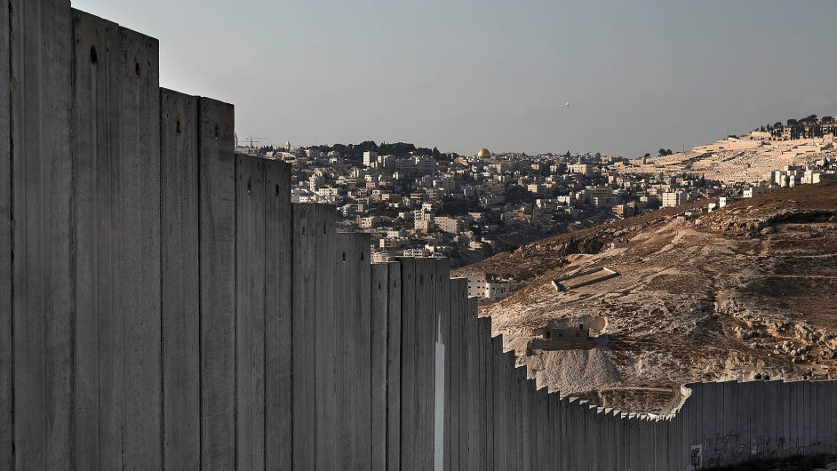 Společnost Magal se také podílela na stavbě zdi oddělující palestinské Pásmo Gazy ovládané teroristickým hnutím Hamás od Izraele.