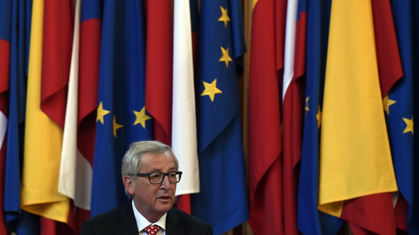 Pedseda Evropsk komise Jean-Claude Juncker vystoupil 8. ervna na slavnostnm zasedn v Karolinu v Praze.