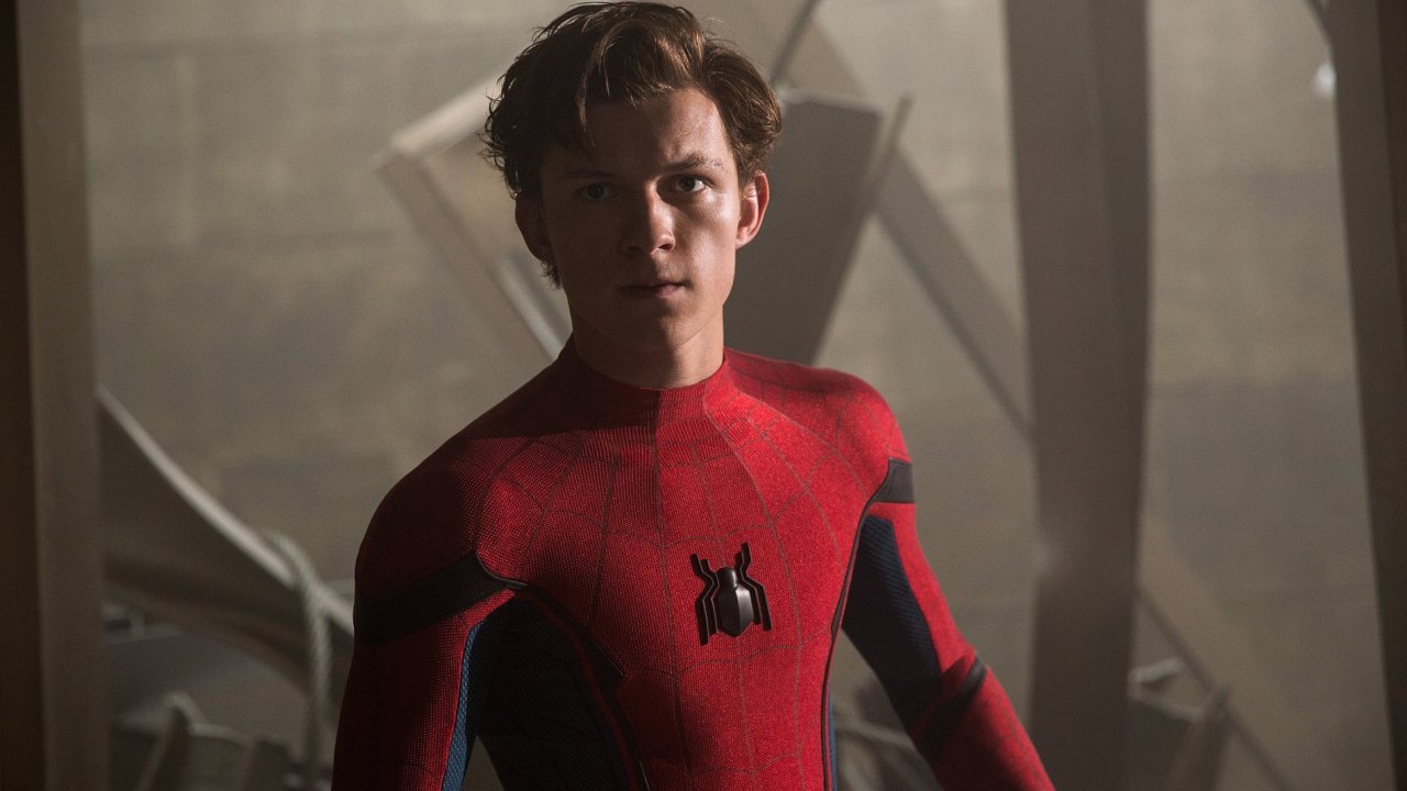 Spider-Mana v novm filmu ztvrnil mladik Tom Holland, kter ped pr dny oslavil 21. narozeniny.