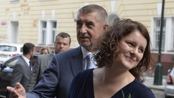 Prezident Miloš Zeman včera jmenoval sociální demokratku Janu Maláčovou ministryní práce a sociálních věcí, do úřadu ji uvedl premiér Andrej Babiš. jarvis_5b5f5853498e8cf83abf4551.jpeg