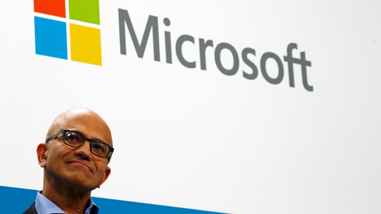 f spolenosti Microsoft Satya Nadella.