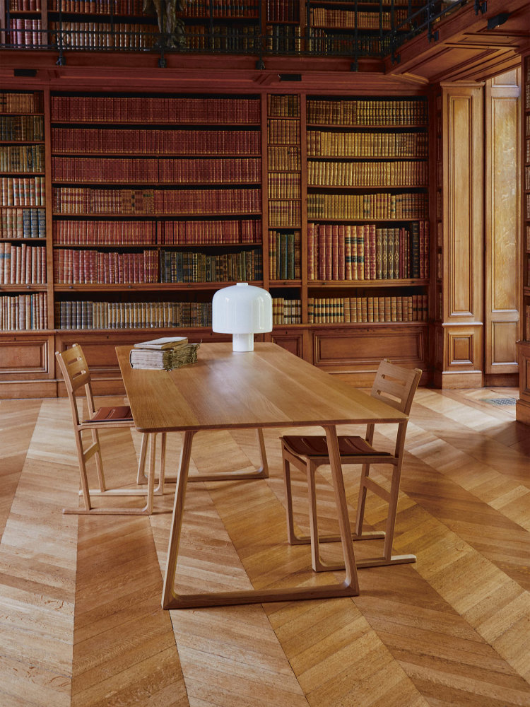 Souprava Équilibre d’Hermès od designéra Jaspera Morrisona. Info o ceně v butiku.