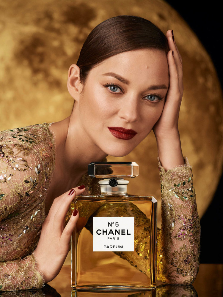 Marion Cotillardová se stala novou tváří parfému Chanel No. 5.