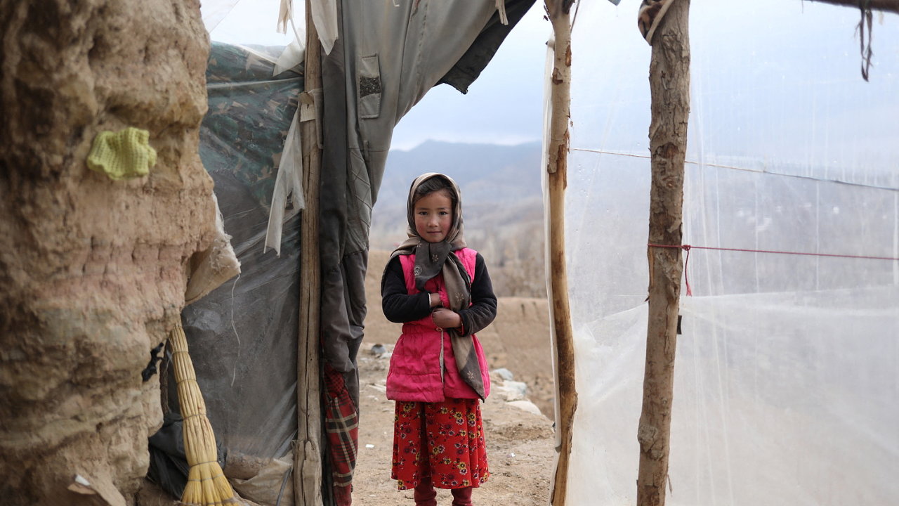 Afghánci nemají dostatek potravin. Přichází zimní měsíce a humanitární organizace očekávají, že se situace ještě zhorší.