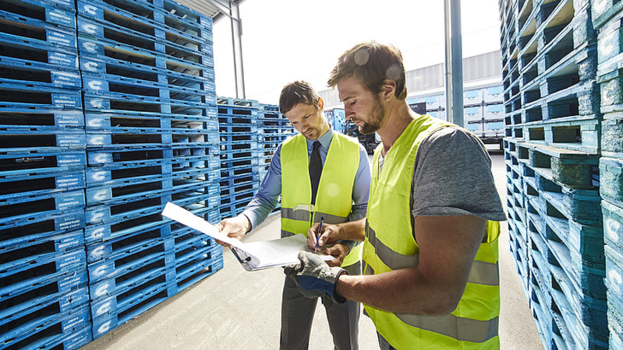 Komer�n� �l�nek