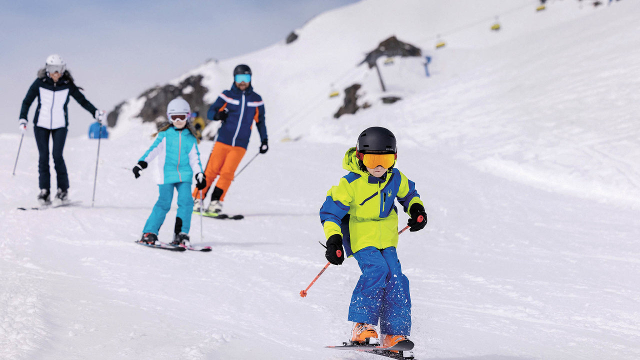 V rakouském skiareálu mùžete po ètyøech znaèených okruzích objet celý Obertauern na lyžích. K dispozici jsou lehèí i adrenalinové trasy.