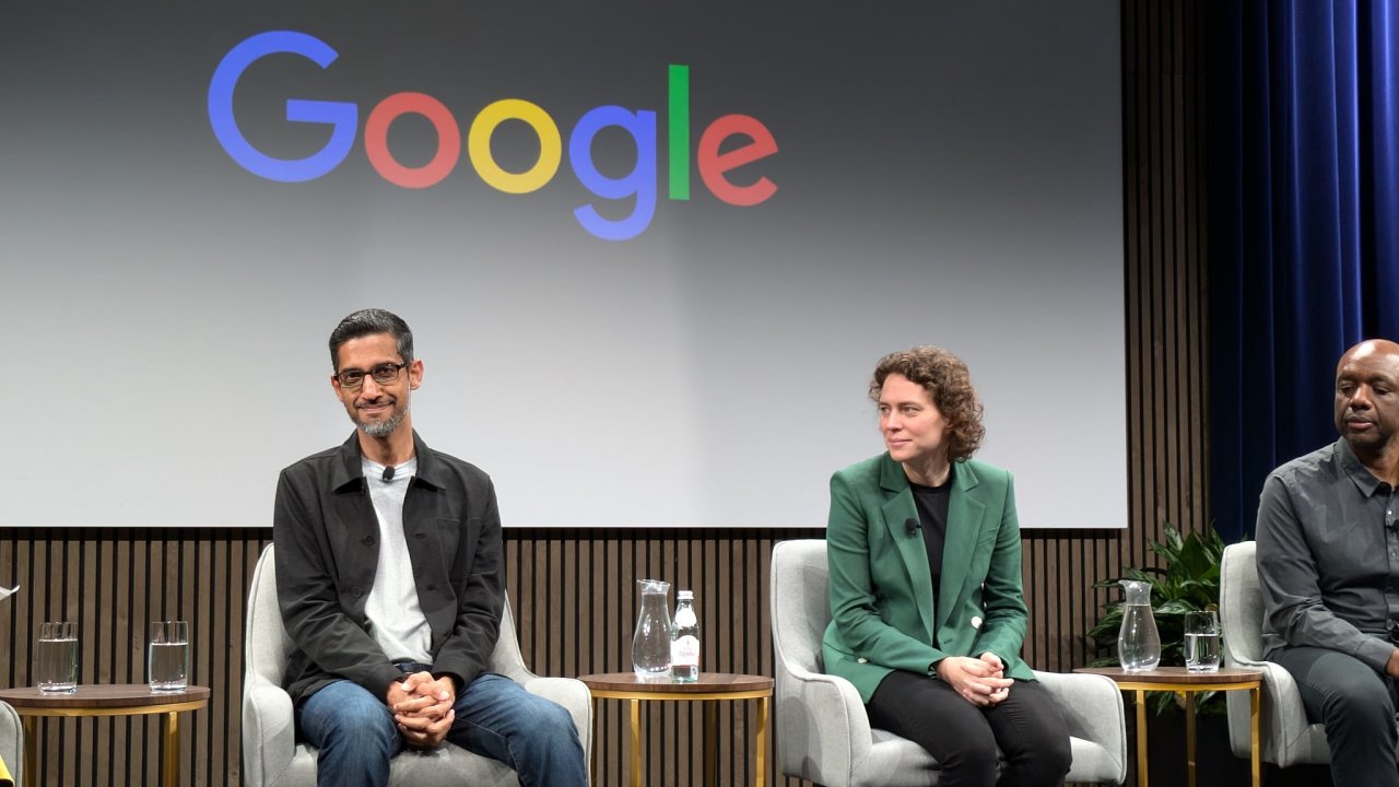 Sundar Pichai, vkonn editel holdingu Alphabet, Elizabeth Reidov, vedouc Vyhledvn Google, a James Manyika, viceprezident Googlu pro vzkum
