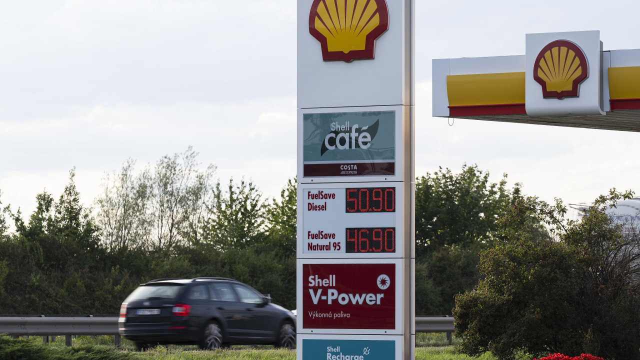 Nafta za v�ce ne� 50 korun za litr je u� na n�kter�ch �esk�ch pump�ch realitou.