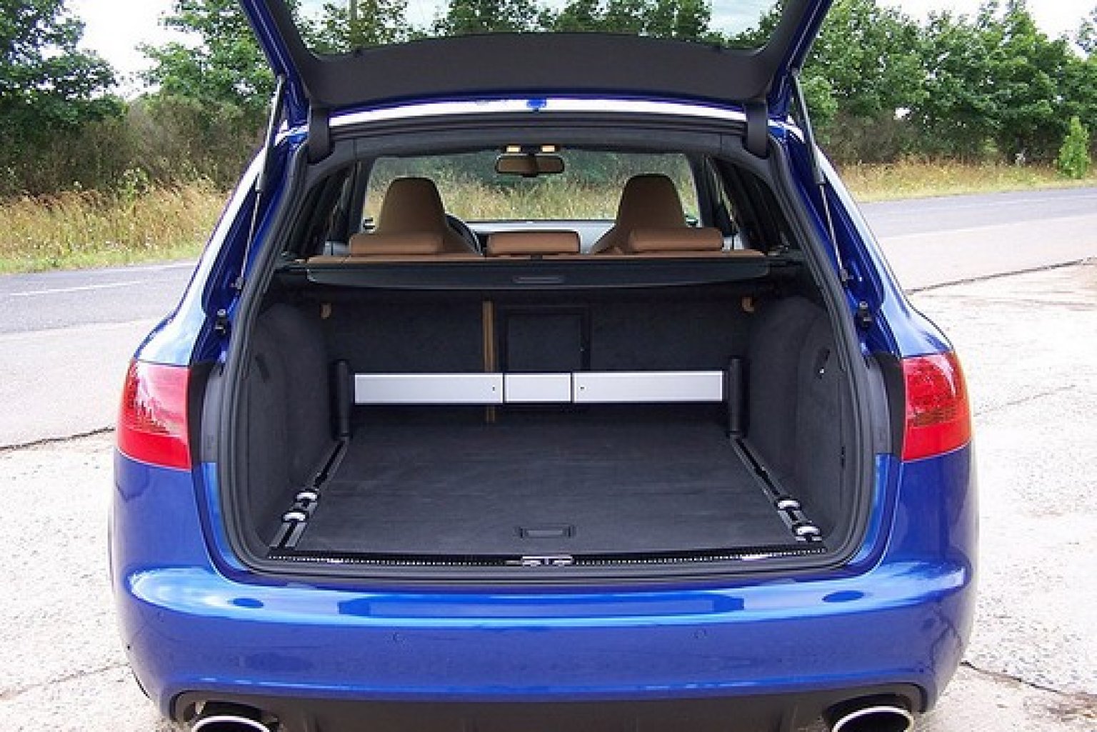 957110131_audi_rs6_avant_10_550x367_.jpg