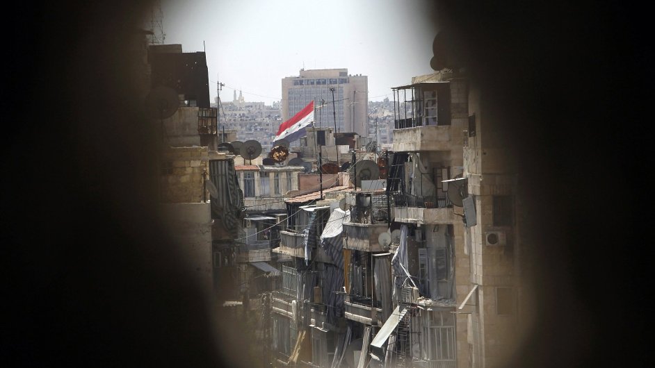 Syrsk sttn vlajka na budov v Aleppu