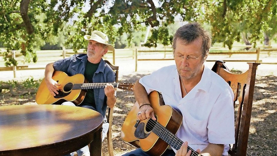 Eric Clapton se svm vzorem J. J. Calem (vlevo) roku 2006 natoil album The Road To Escondido.