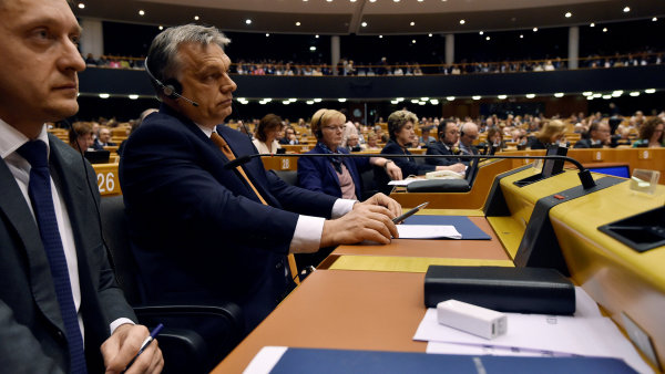 Maďarský předseda vlády Viktor Orbán na dubnovém plenárním shromáždění Evropského parlamentu.