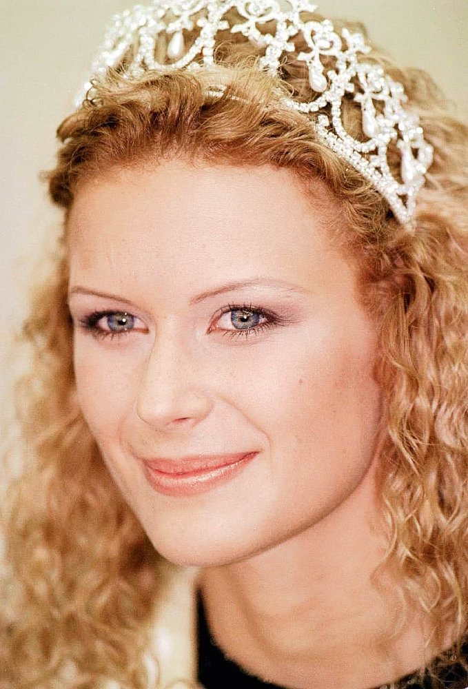 1998 - Kateřina Stočesová. Kromě modelingu se věnovala také podnikání ve floristice, odkaz na její firmu však již není aktivní.