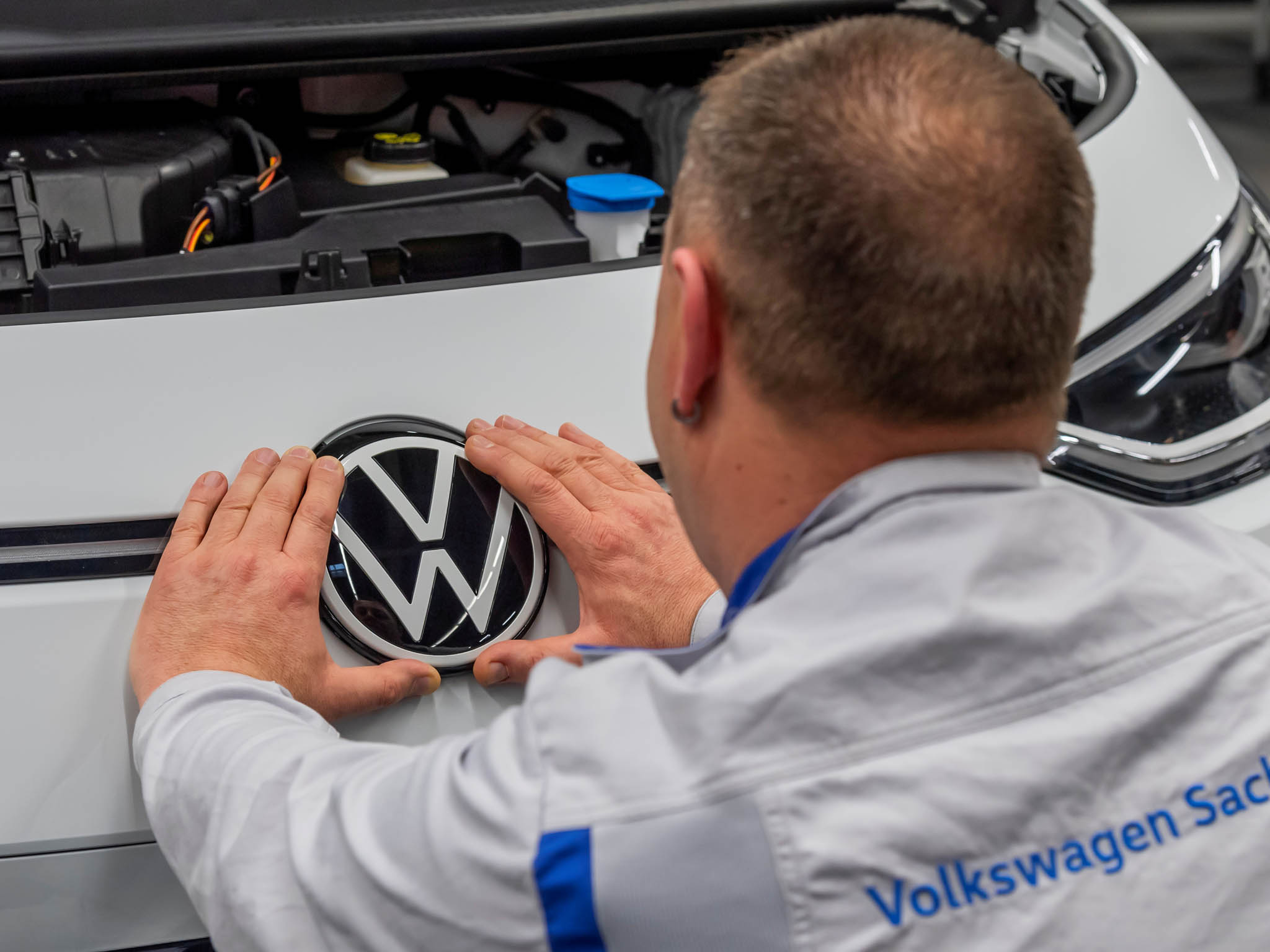 Nmeck automobilov skupina Volkswagen sevetetm tvrtlet vrtila kzisku. Pispla ktomu poptvka poluxusnch vozech vn, kter kompenzovala pokles odbytu o1,1 procenta vlivem koronavirov pandemie.